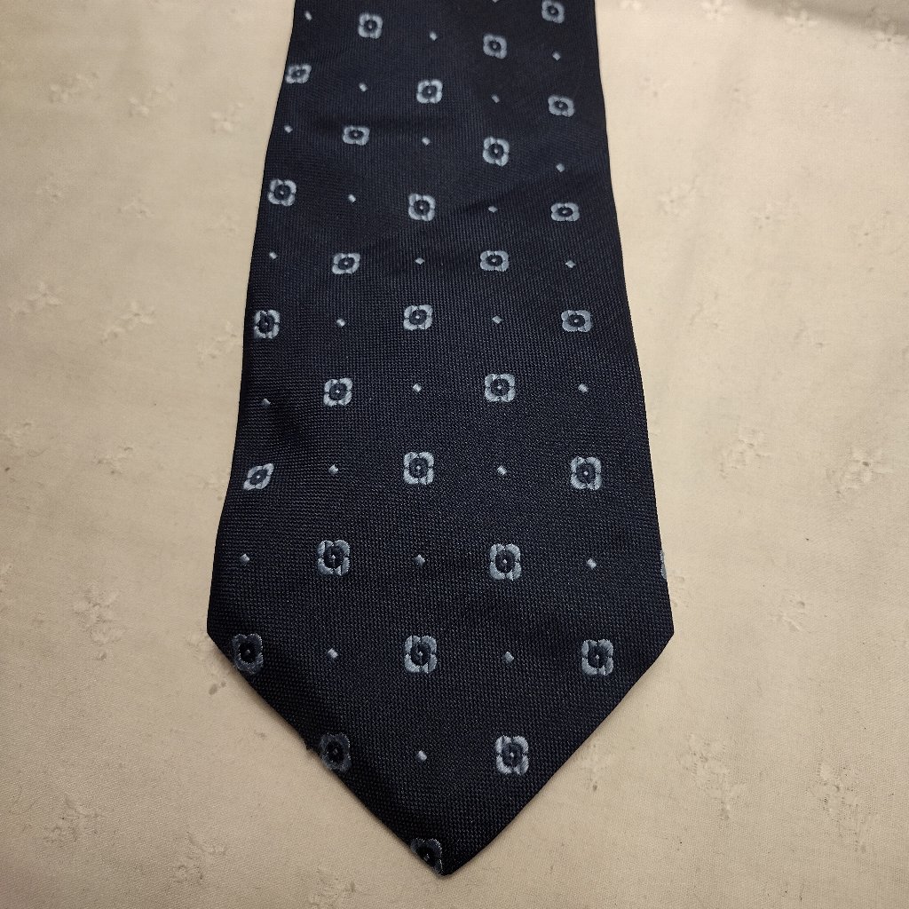 Brook Brothers || Navy Blue Silk Tie